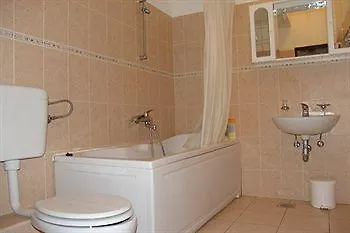 Tudor Hotel 3*